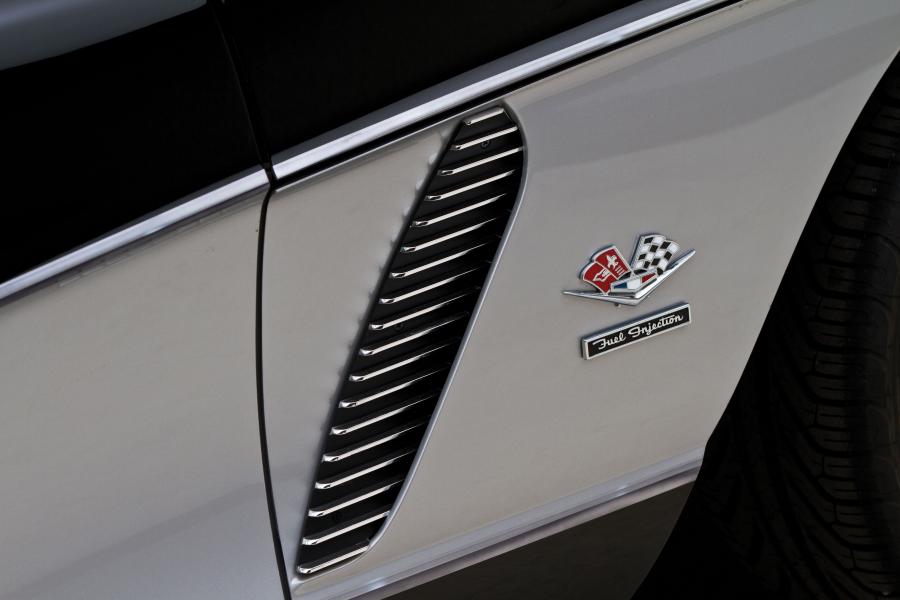  Chevrolet Corvette Classic Reflection Roadster 2001 года  (фото 10 из 20)